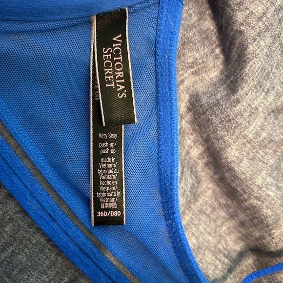Victoria’s Secret Very Sexy Push Up front closure. Blue in color. Size 36D - Picture 2 of 3
